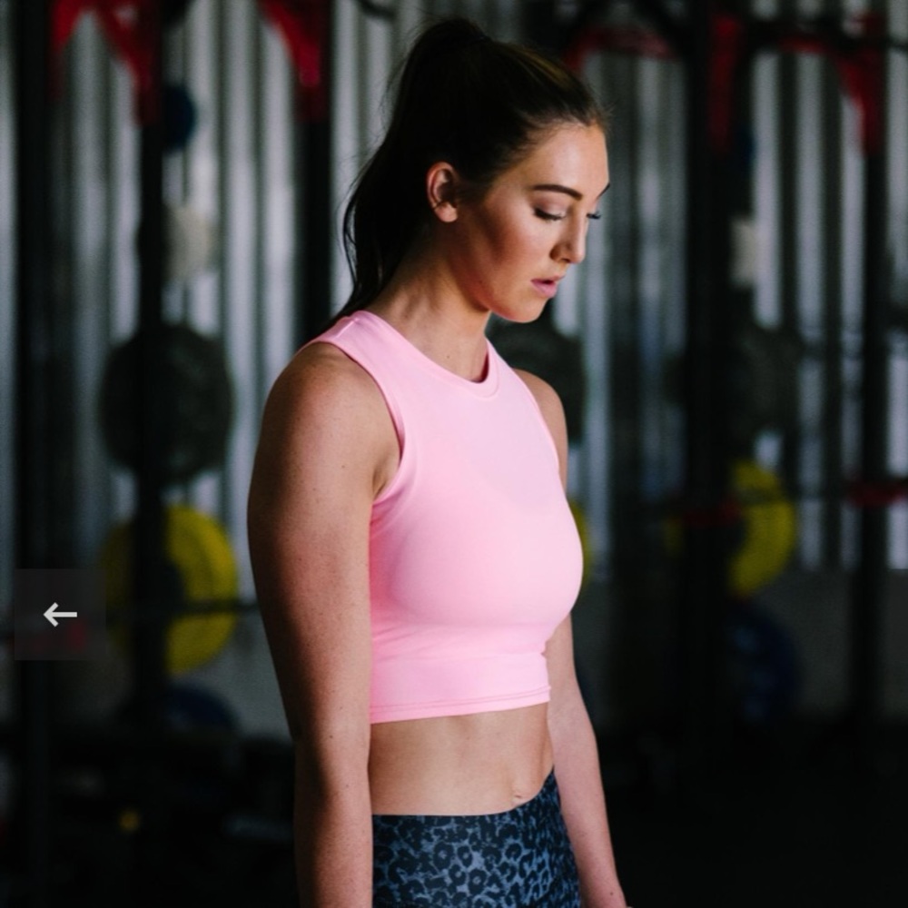 Zyia high neck stronger tank neon pink